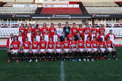 El Nástic, amb el seu primer equip, a la inauguració de la gespa artificial